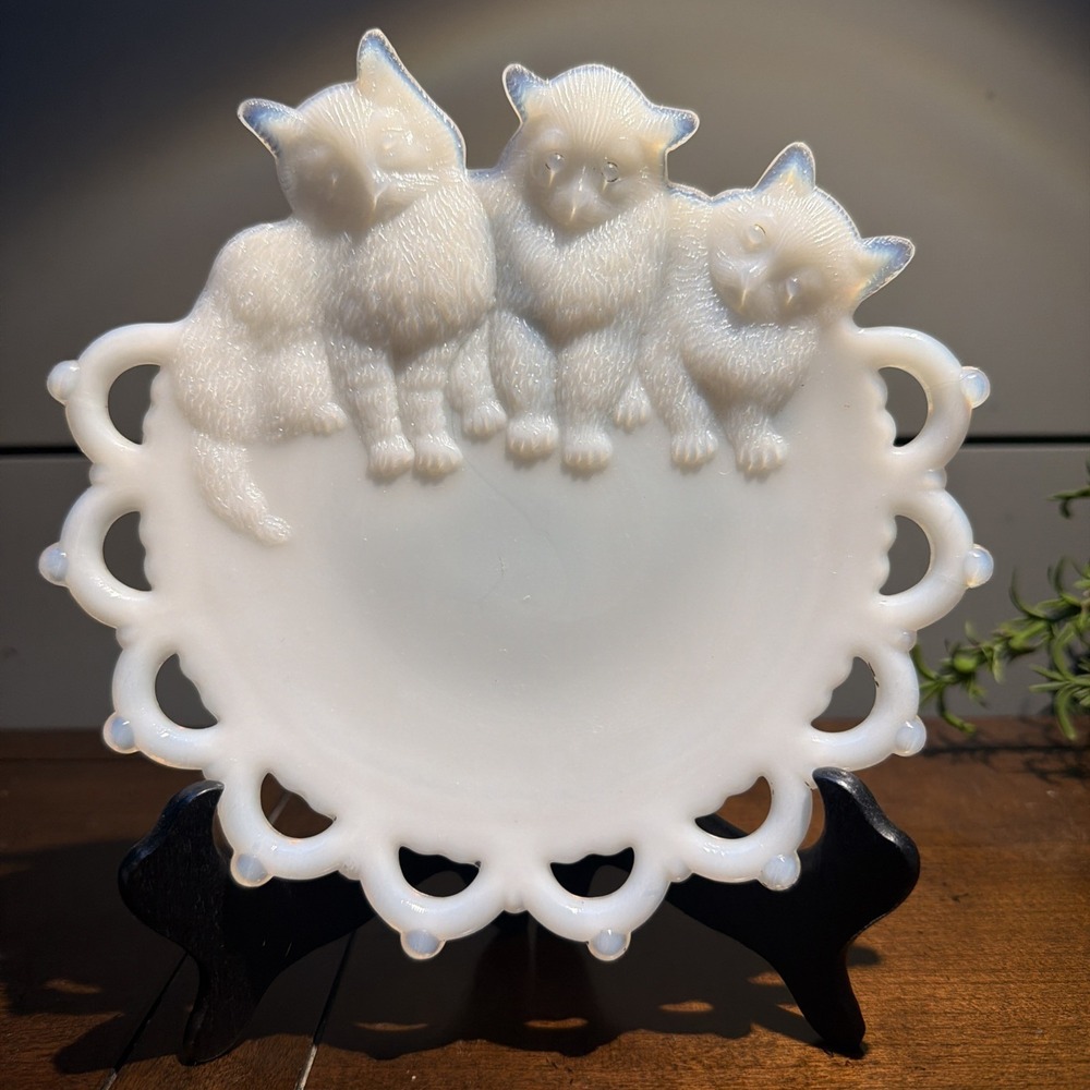 VTG Westmoreland Milk Glass Plate 3 Little Kittens Lace Rim 6.5"